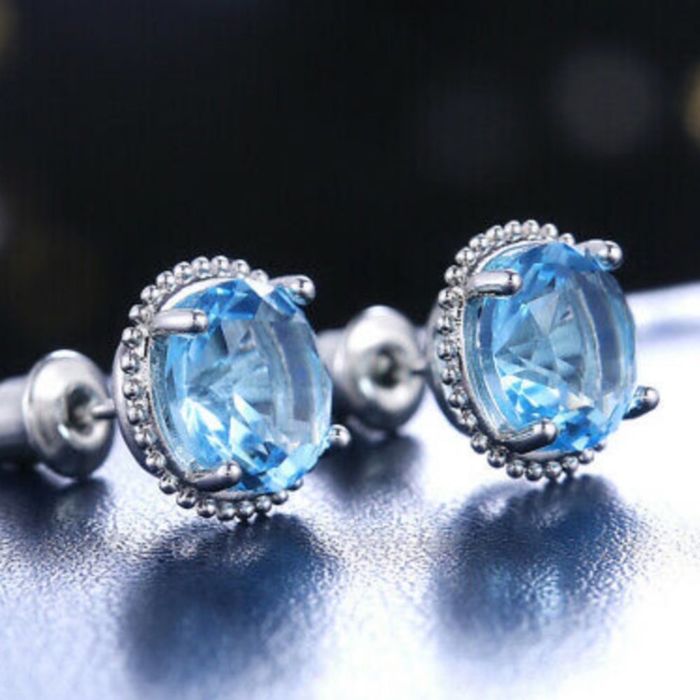 NEW Sterling silver Diamond Stud Earrings - Picture 1 of 5